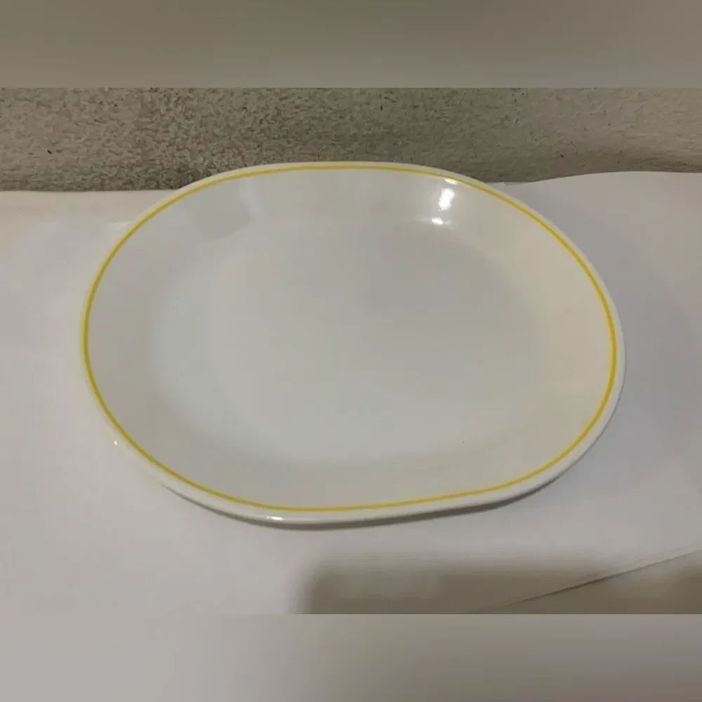 Vintage Corelle serving platter in April. Pattern discontinued. 12.25x10”.